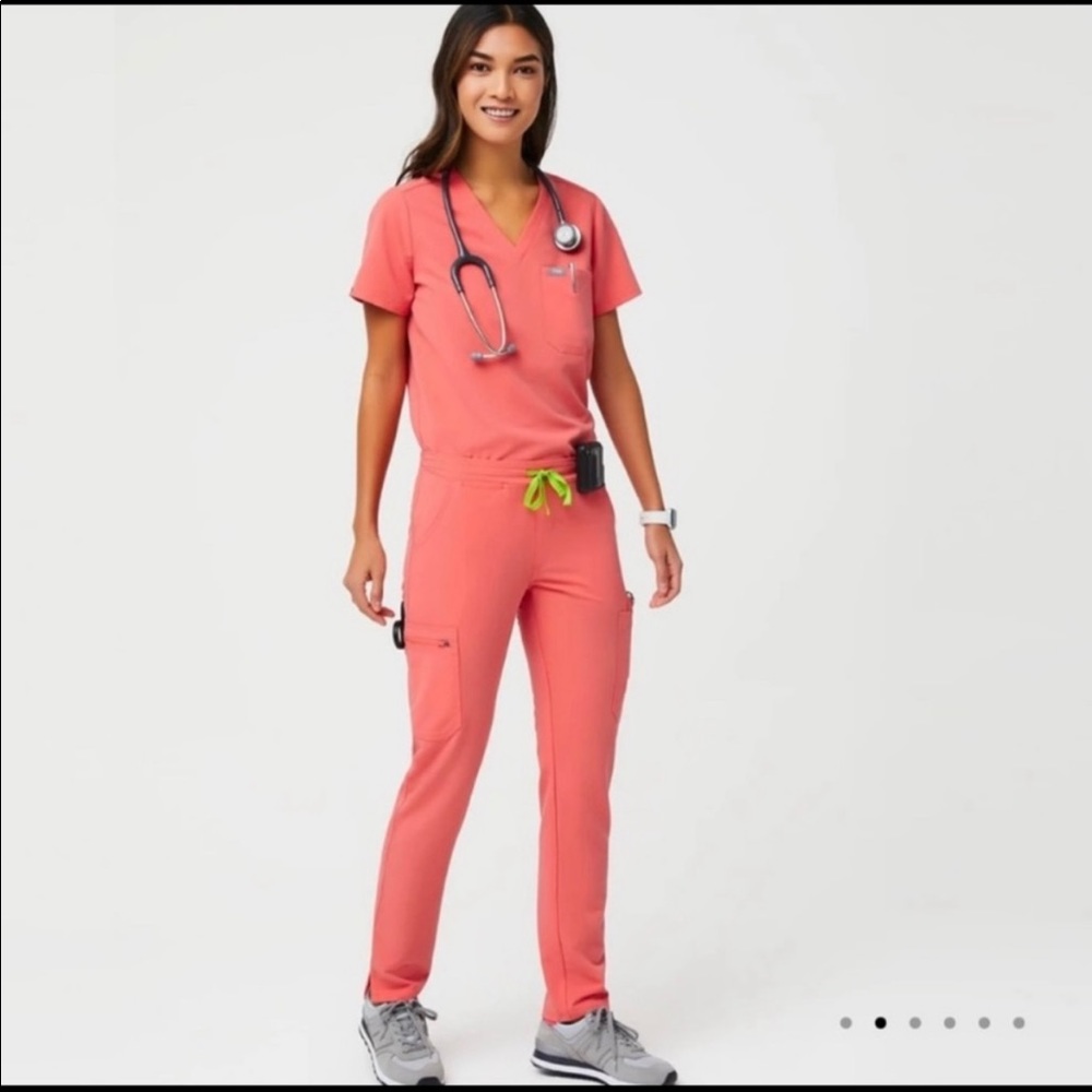 Figs Coral scrub set